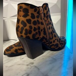 Only worn to try on and my foot was too wide so they weren’t comfortable!